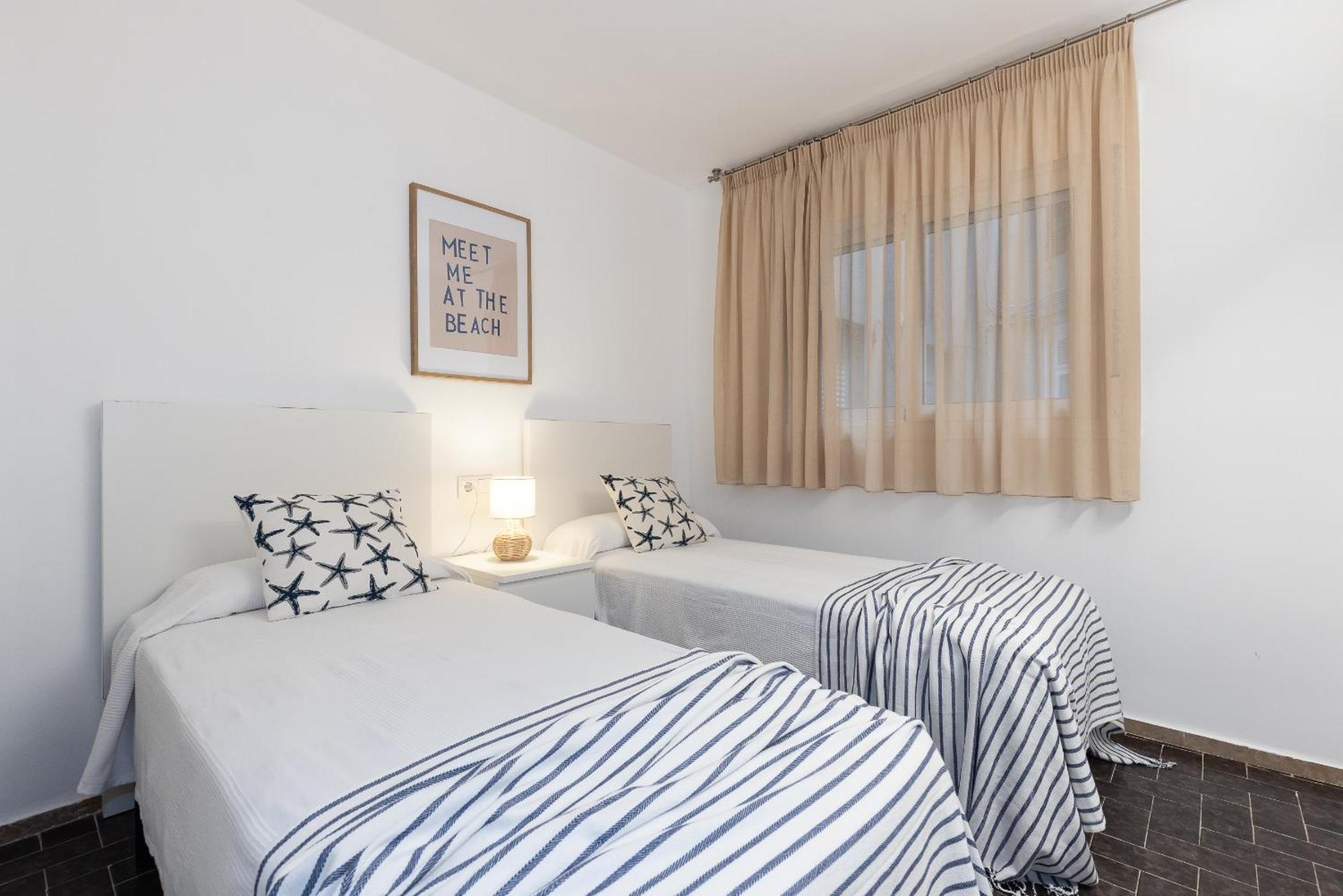 Uhc Dms Family Apartments Cambrils Phòng bức ảnh