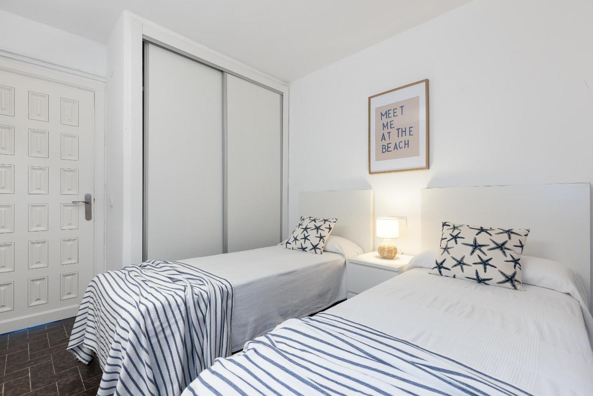 Uhc Dms Family Apartments Cambrils Phòng bức ảnh