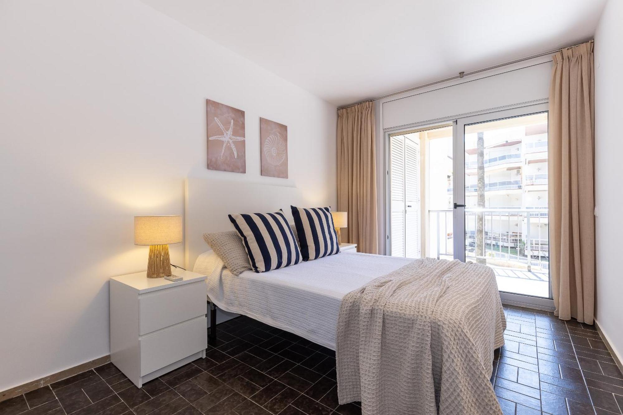 Uhc Dms Family Apartments Cambrils Phòng bức ảnh